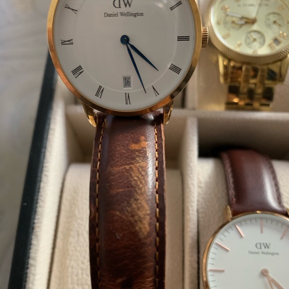 Daniel Wellington distressed watch in brown